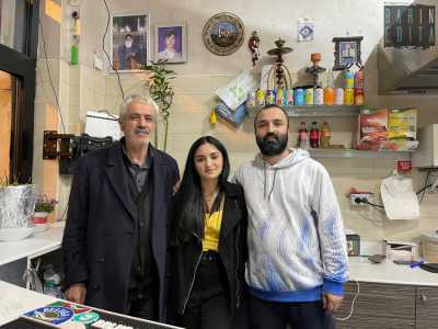 Il proprietario ci fa fare la conoscenza di due dei suoi sette figli: la 19enne Hatice e il 35enne Huseyin, unico maschio tra sei sorelle